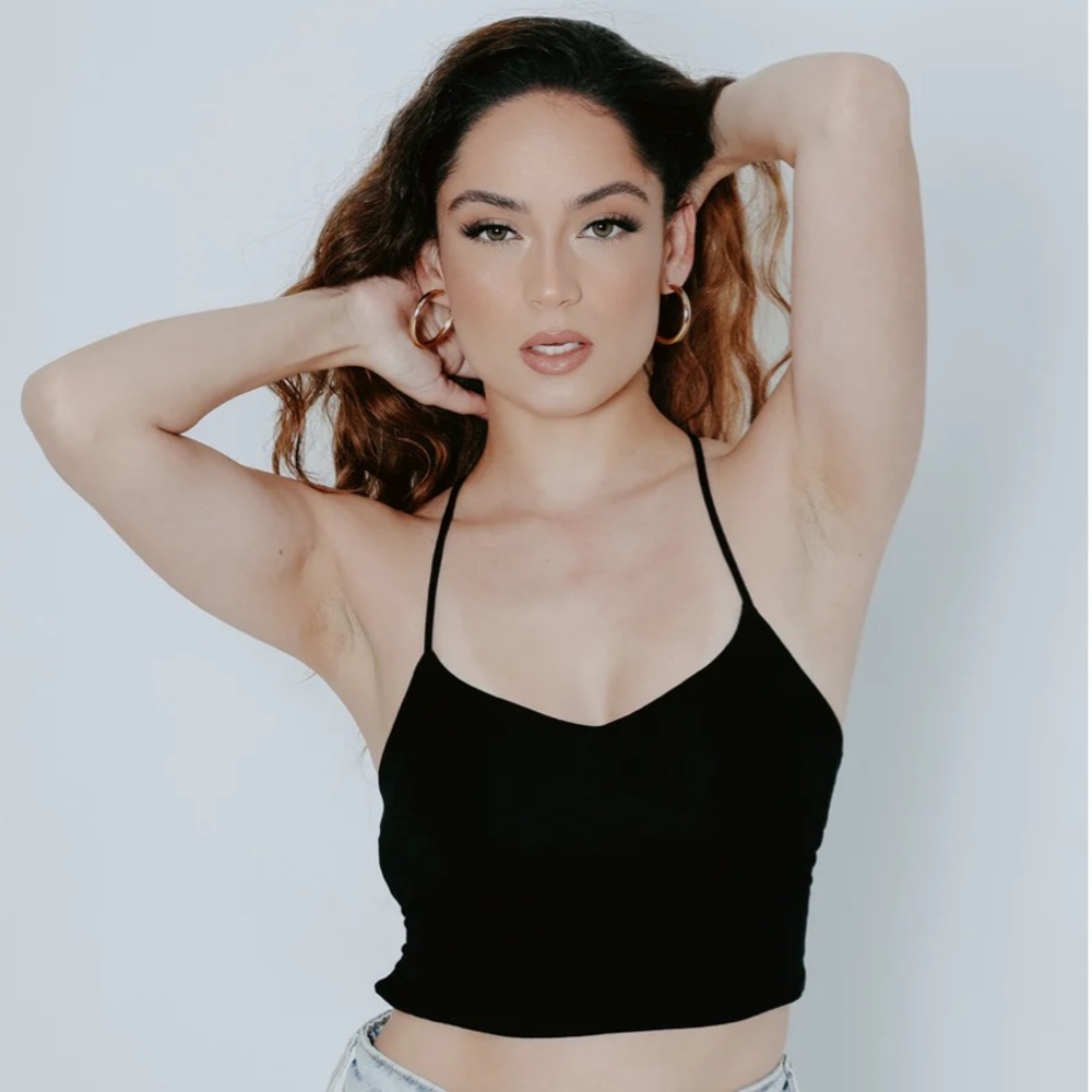 Klassy Network Strappy Back Brain Crop - Black